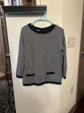 Black & White Houndstooth Knit Sweater size small
